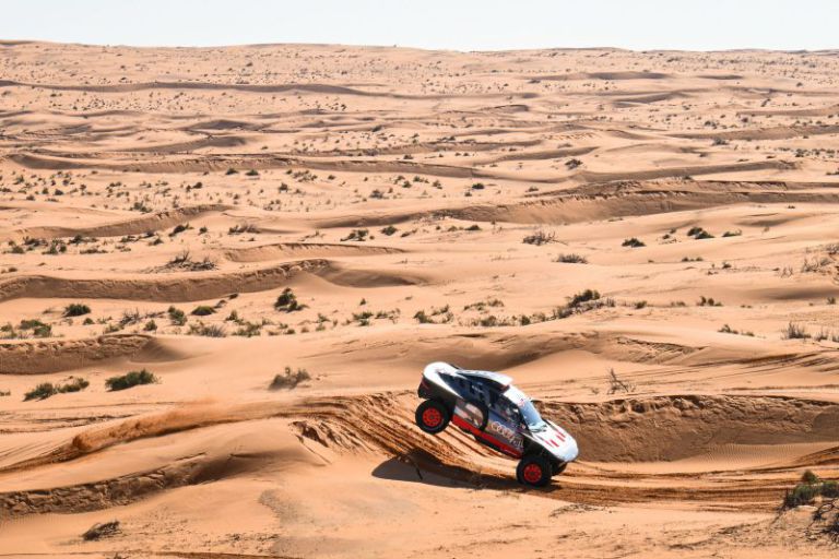 5ª etapa Rallye Dakar: Carlos Sainz y Lucas Cruz, quedan en segunda posición, en duro bucle de Ha'il - corporate.es