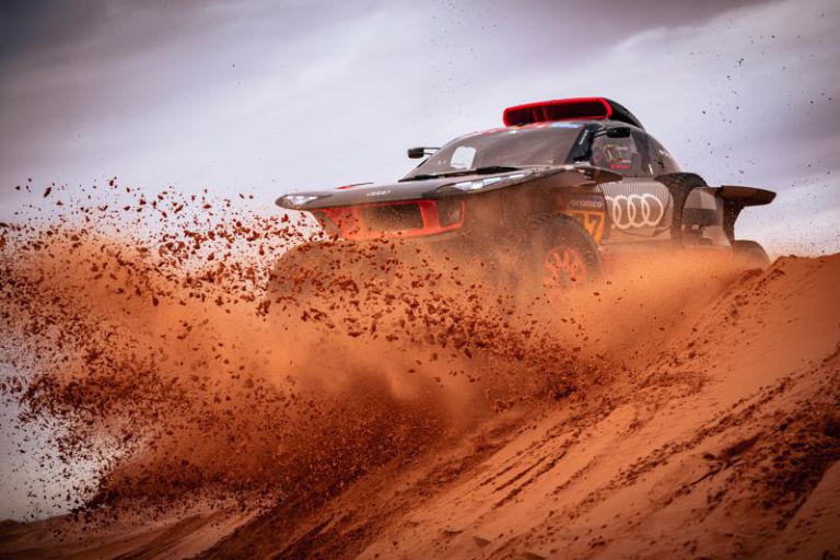 Accidente de Carlos Sainz y Lucas Cruz en la etapa de hoy del Rallye Dakar - corporate.es
