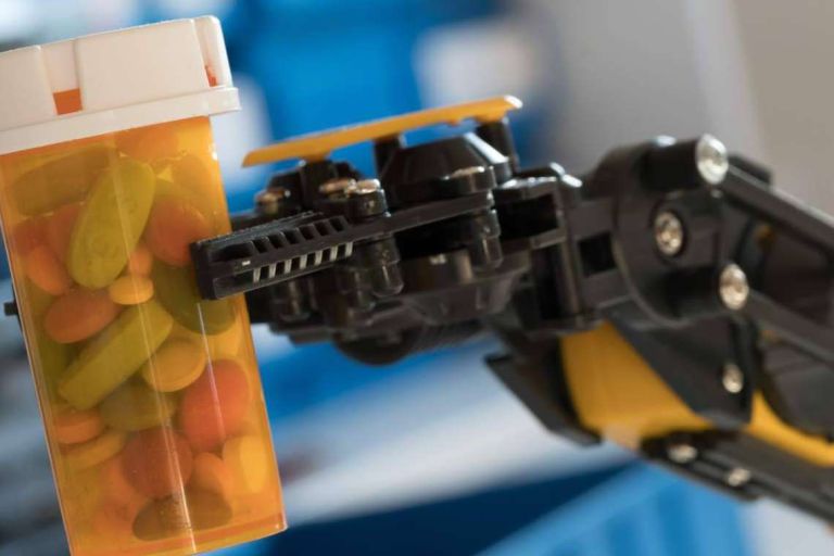 Automatizar una farmacia con robots, ¿cuáles son sus beneficios?, por Grupo Farma10 - corporate.es