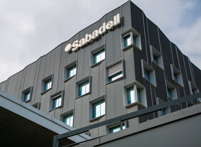 Bankinter y Sabadell reparten 183 millones de euros en dividendos - corporate.es