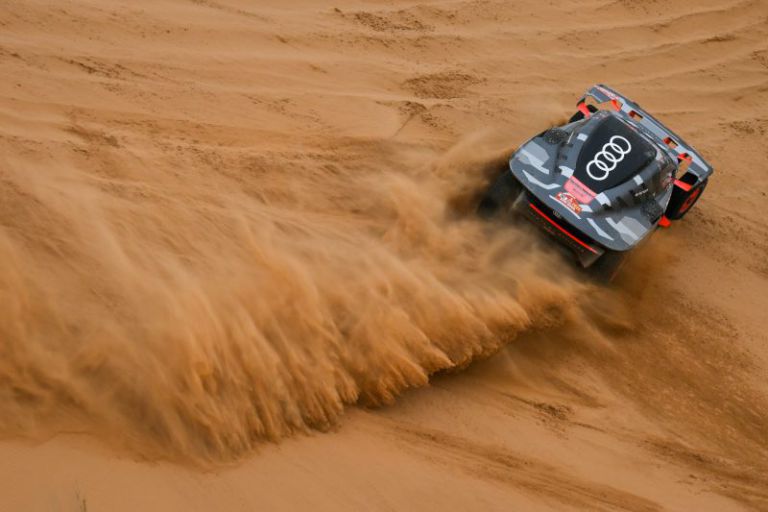 Carlos Sainz y Lucas Cruz, los más rápidos en la 8ª etapa del Rallye Dakar - corporate.es