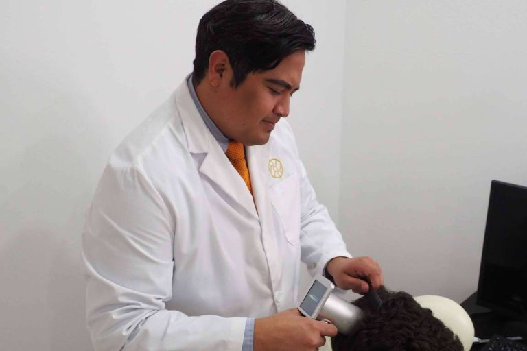 El Instituto Médico Del Prado lleva a cabo el procedimiento del injerto capilar sin rapar - corporate.es