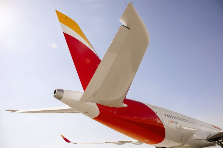 Iberia abre una convocatoria para tripulantes de cabina - corporate.es
