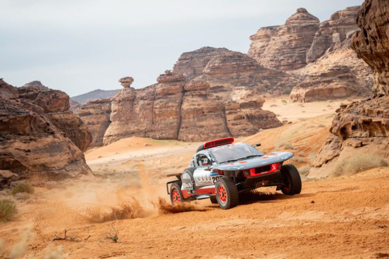 La rotura de la rótula de suspensión, en la 3ª etapa del Rally Dakar, retrasa a Sainz y Cruz del primer puesto - corporate.es