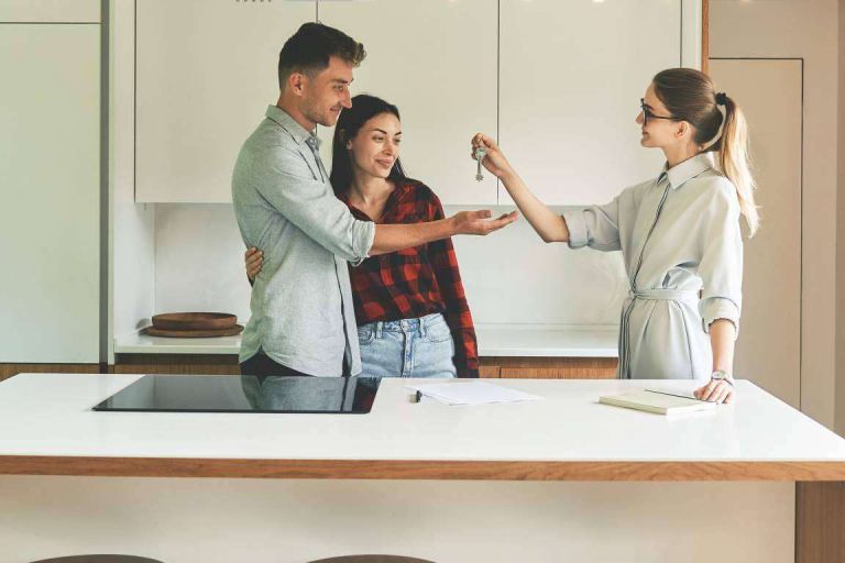 Los agentes inmobiliarios de M&L Consulting - corporate.es