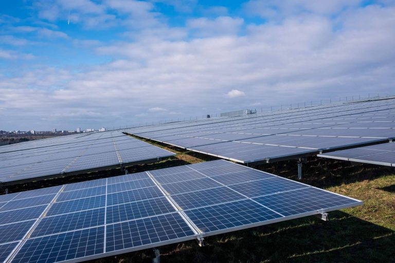 Smart Wallboxes sobre la instalación de paneles solares para ahorrar hasta un 60 % en la factura de la electricidad - corporate.es