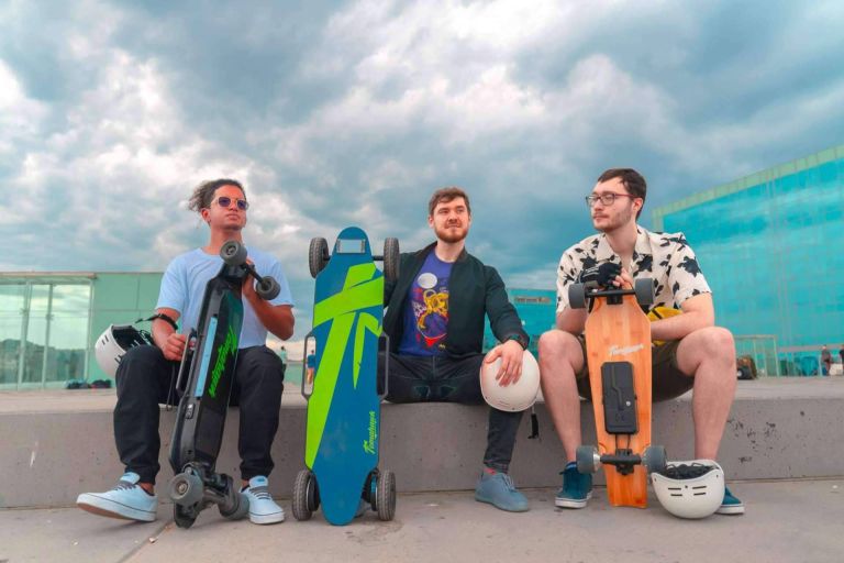 Tomahawk Skateboards explica qué dice la normativa y legislación de skates eléctricos en España 2022 - corporate.es