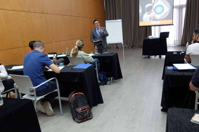 Aprender a hablar en público sin miedos y con seguridad, de la mano de Fernando Miralles - corporate.es