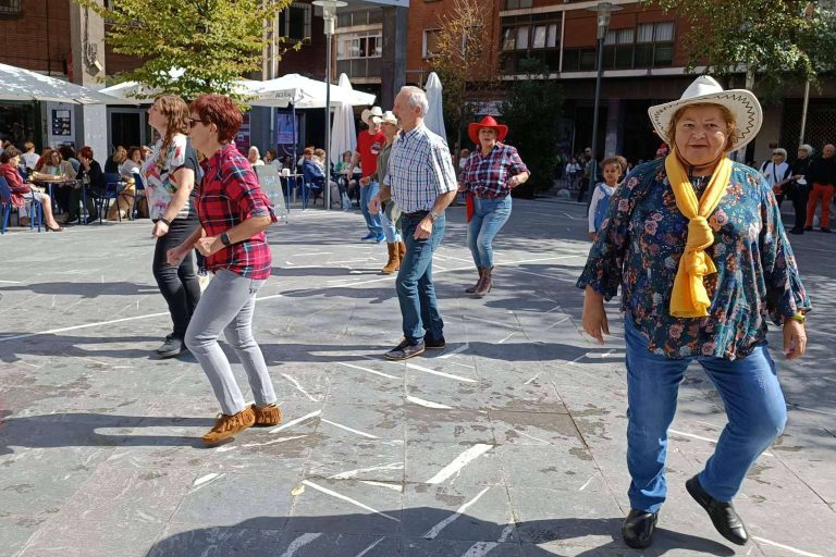 Asociación de Bailes de Salón Dance GM es un centro avalado que imparte los grados de evolución deportiva Line Dance - corporate.es