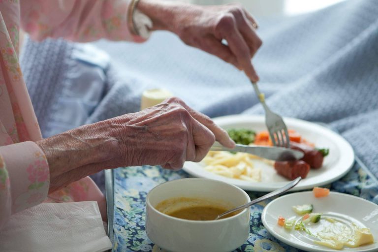 Comida casera digna para las personas mayores, el servicio que ofrece MiPlato - corporate.es