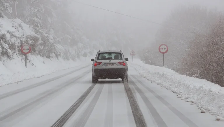 Como circular con seguridad, cuando hay nieve en la carretera - corporate.es