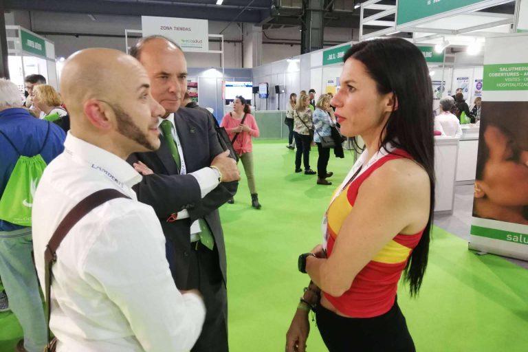 Conocer los beneficios de usar la cosmética natural de Esencia de la Cruz - corporate.es