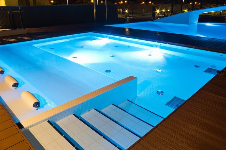 Cuadros eléctricos para piscinas Warmpool, calidad y fabricación con origen español - corporate.es