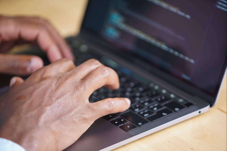 ¿De qué manera actuar ante una carta denuncia de la BSA?, la peritación de software ilegal de GlobátiKa Lab - corporate.es