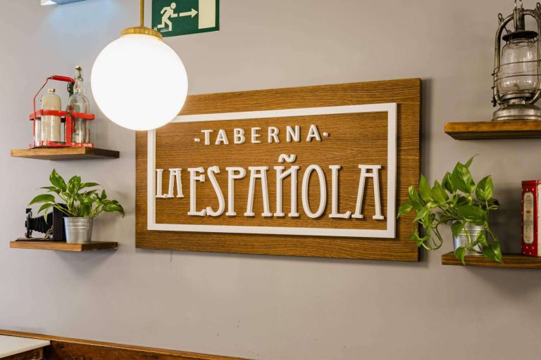 Disfrutar de la comida tradicional española de calidad en Taberna La Española - corporate.es