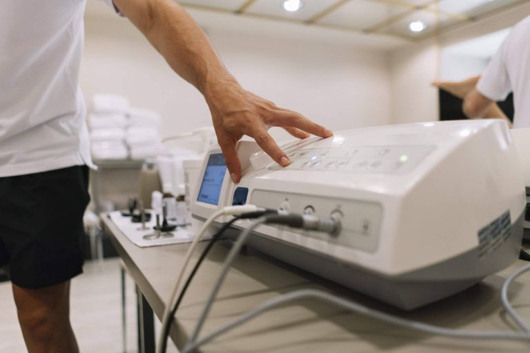 Eactivos.com y la subasta en maquinaria y mobiliario para rehabilitación - corporate.es