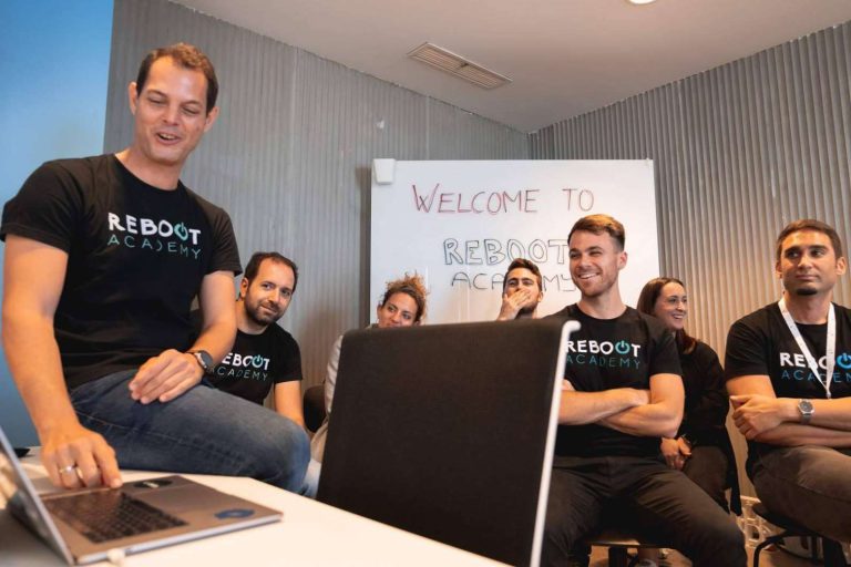 El curso de desarrollador web full stack de Reboot Academy y las salidas que ofrece - corporate.es