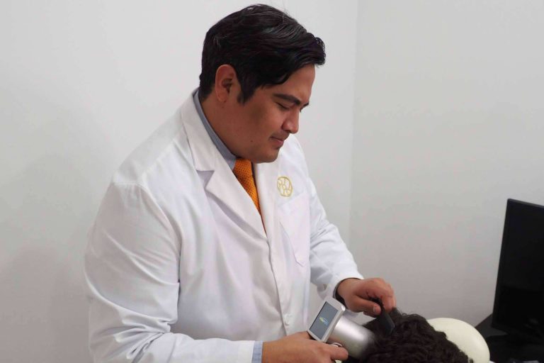 El doctor Espinosa Custodio y los beneficios de la técnica FUE-DHI - corporate.es