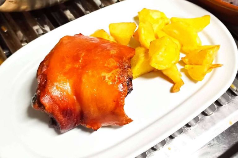 El espacio donde comer un buen cochinillo asado en estas fiestas, Casa Ricardo - corporate.es