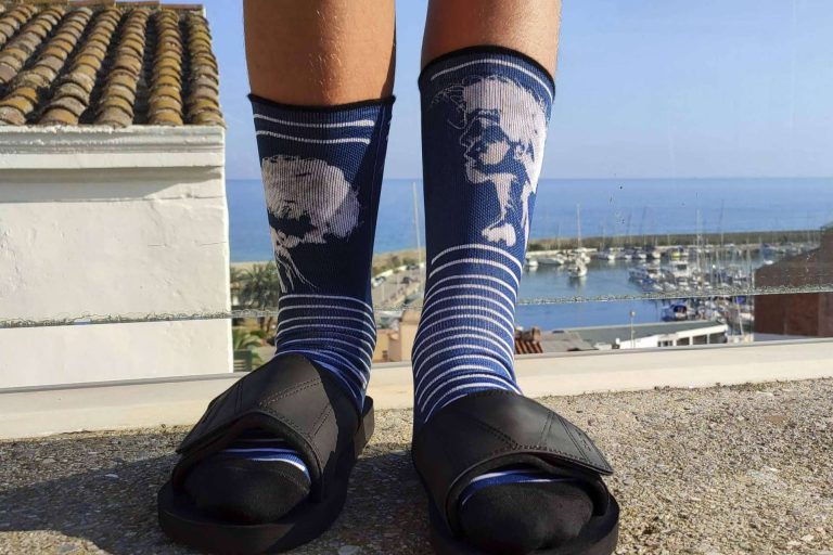 Entrevista a los fundadores de Isokisi, la marca de calcetines originales que combina arte y moda - corporate.es