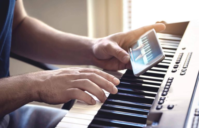 Escuela de Música Erizo imparte clases de piano online para todas las edades - corporate.es