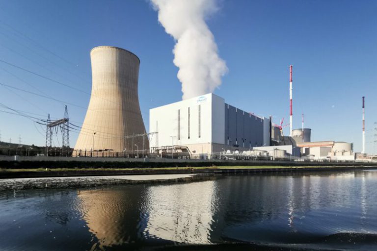 Japón estudia prolongar la vida de las centrales nucleares - corporate.es