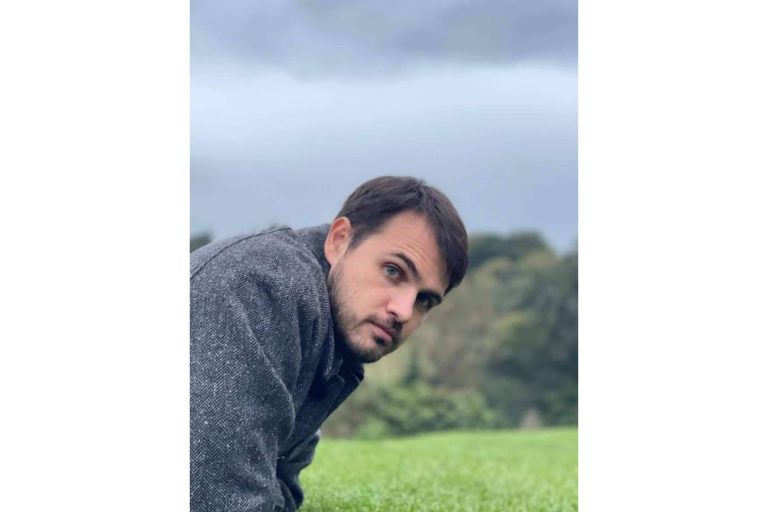 Javi Santonja y BLANKIPUR presentan 'Inevitables', un fanzine basado en los álbumes del mismo nombre - corporate.es