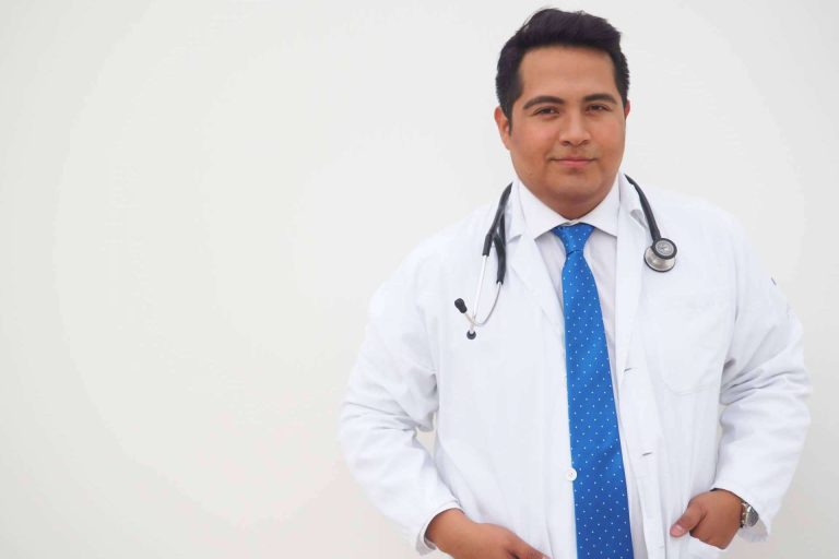 La importancia de elegir un buen doctor y una buena clínica para el injerto capilar - corporate.es