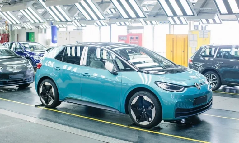 La marca Volkswagen será solo eléctrica en Europa, a partir de 2033 - corporate.es