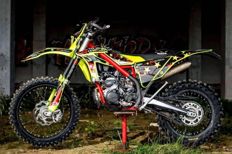 La tienda ADHESIVOSEMBARRADOS ofrece una amplia variedad de opciones en plásticos y adhesivos para motos de cross y enduro - corporate.es