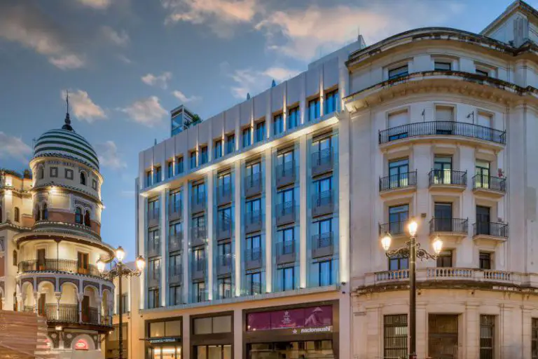 La tienda Loewe en Barcelona y el Hotel Querencia de Sevilla son "Los edificios más eficientes de España" - corporate.es