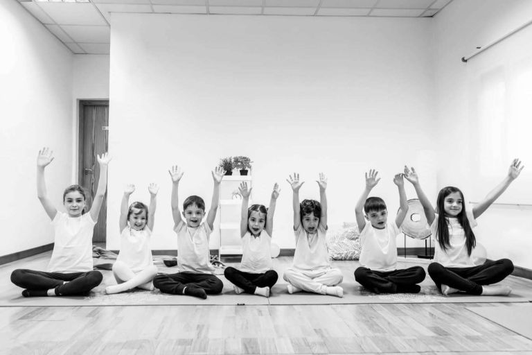 Los beneficios del yoga para niños, con Yoga Maya Kids - corporate.es