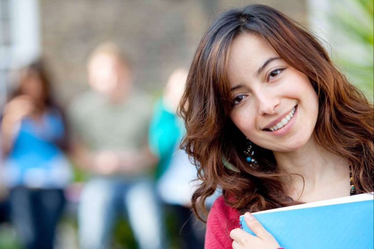Para conseguir la certificación de la EOI, EOI Por Libre abre las inscripciones en los cursos 2023 - corporate.es