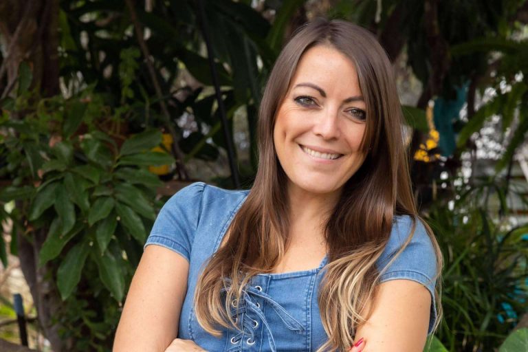 ¿Se puede recuperar la feminidad hablada en una voz virilizada por los esteroides? - corporate.es
