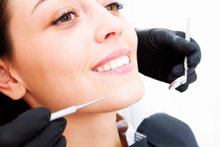 Tratamientos de implantes dentales y ortodoncia invisible en la clínica dental Miarensella - corporate.es