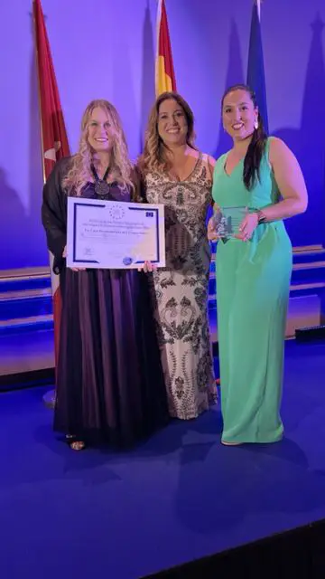 Tres arquitectas de Bailén recogen un premio de la casa más eficiente del mundo - corporate.es