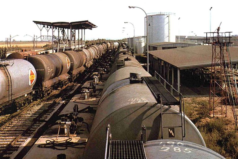 Un histórico vagón cisterna de CAMPSA restaurado por la Fundación del Patrimonio Ferroviario - corporate.es