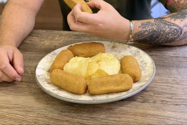 Unas de las croquetas preferidas de los madrileños están en la Taberna La Española - corporate.es