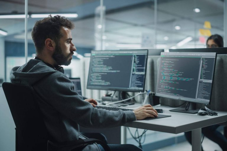 Utilizar Unreal Engine 5 con el objetivo de crear videojuegos con técnicas realistas del mundo del cine - corporate.es